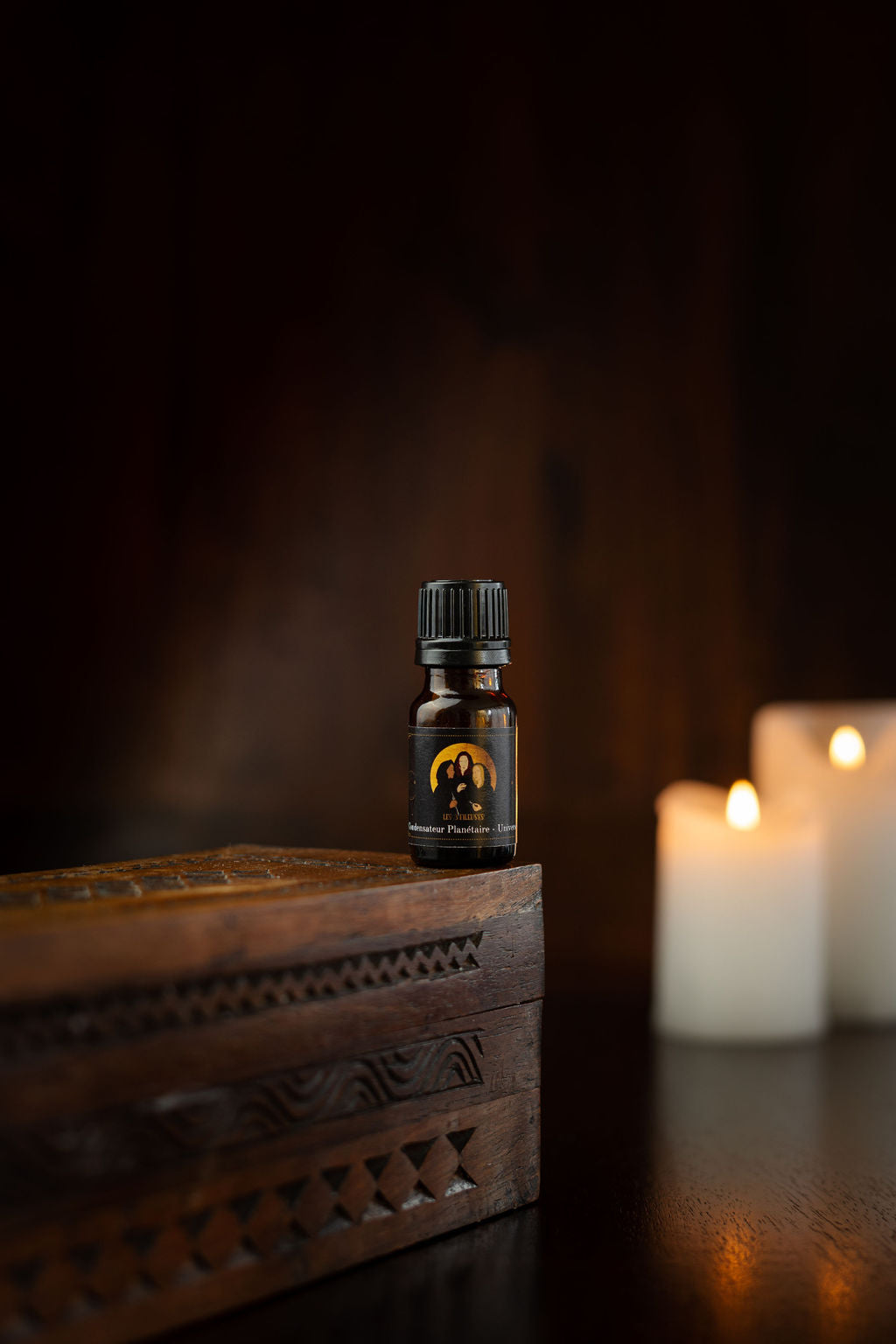 Flacon de Condensateur Planétaire Universel, source d'énergies harmonisantes pour tous vos travaux magiques.